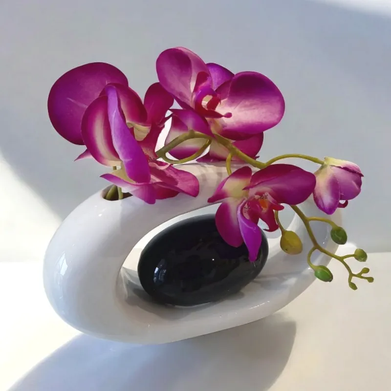 Vaso di design moderno con orchidea artificiale, idea regalo raffinata a Varese e provincia